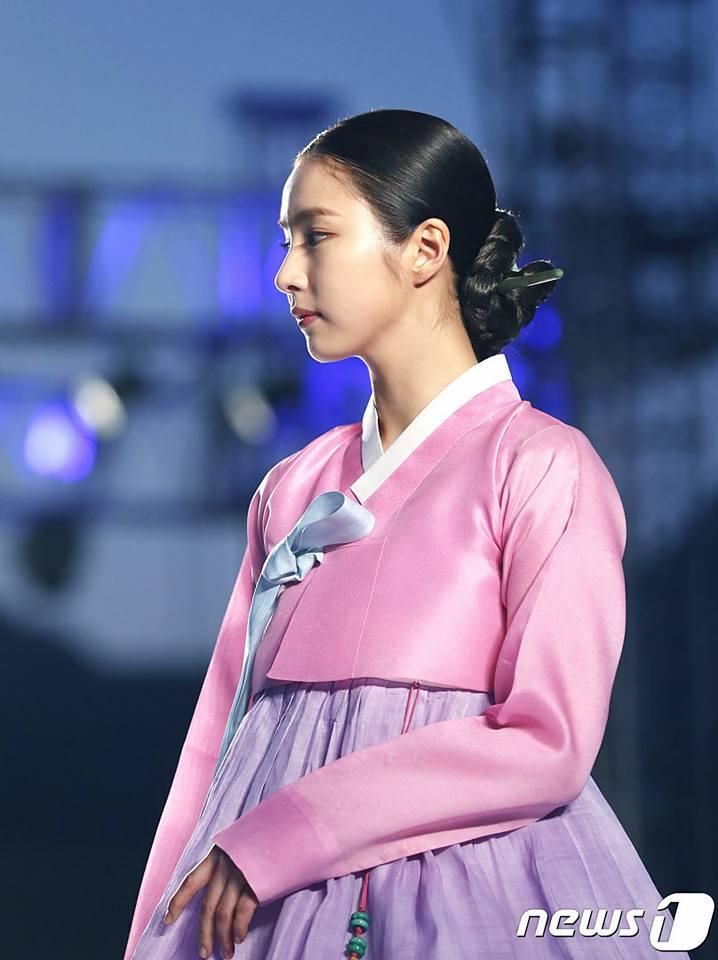 Sao Hàn 21/10: Mỹ nhân mặt đơ Shin Se Kyung khoe vẻ đẹp nữ thần với Hanbok-2
