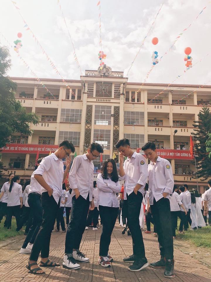 Vườn sao băng đời thực: Nữ sinh Lào Cai lọt thỏm giữa 4 chàng bạn thân đẹp trai, học giỏi, mê bóng rổ-1