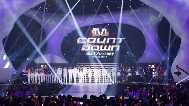 Sao Hàn 21/10: Mỹ nhân mặt đơ Shin Se Kyung khoe vẻ đẹp nữ thần với Hanbok-5