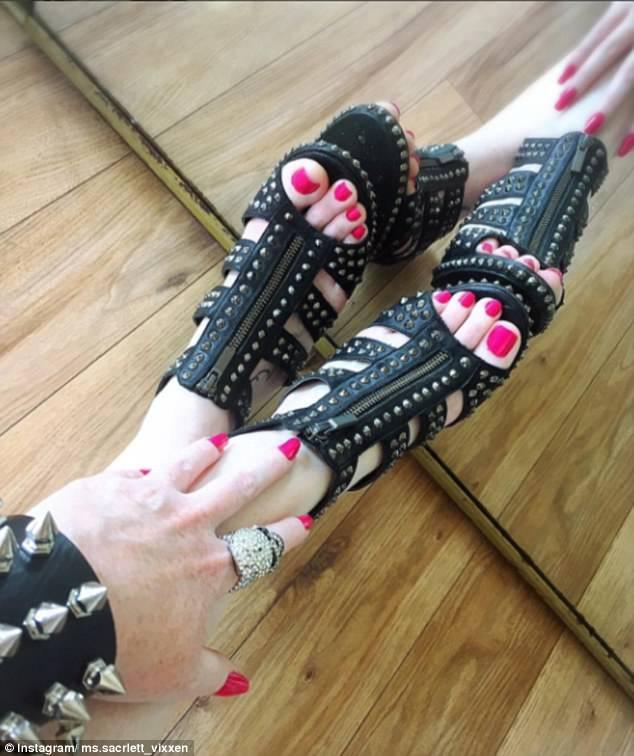 Chụp mỗi bàn chân to lù lù lên Instagram, cô nàng kiếm ngay 1,7 tỷ đồng/năm và có 10,000 follower-4