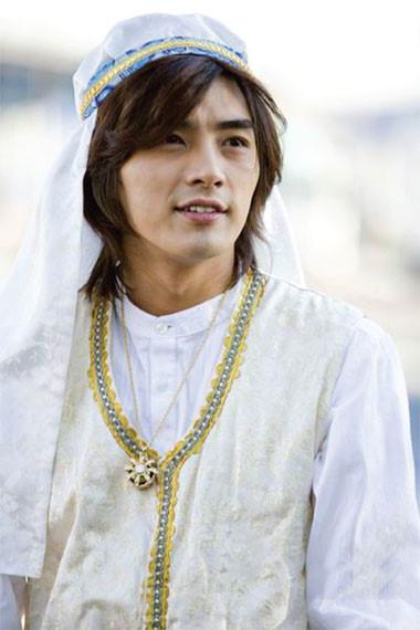 Hạ Quân Tường bị đồn văng tục với Chung Hân Đồng ở phim trường-3