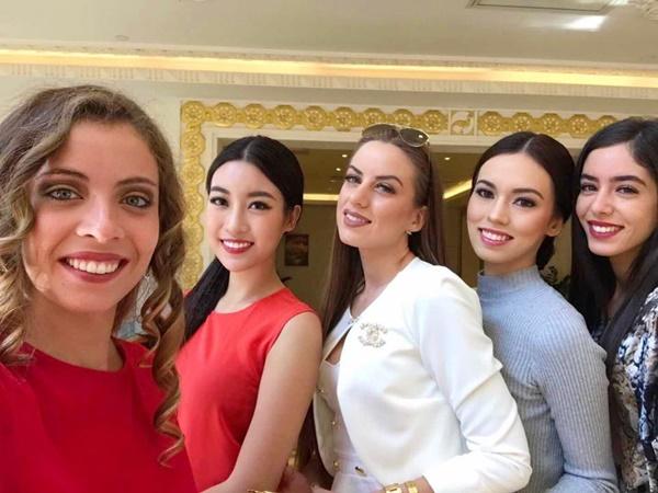 Hoa hậu Đỗ Mỹ Linh đẹp rạng rỡ bên các thí sinh Miss World 2017-5
