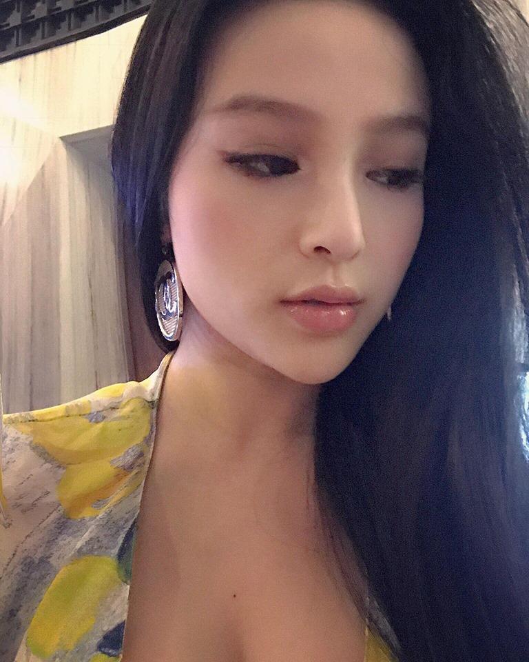 Hot girl - hot boy Việt 22/10: Hot girl Trang Cherry khoe ảnh giường chiếu-2