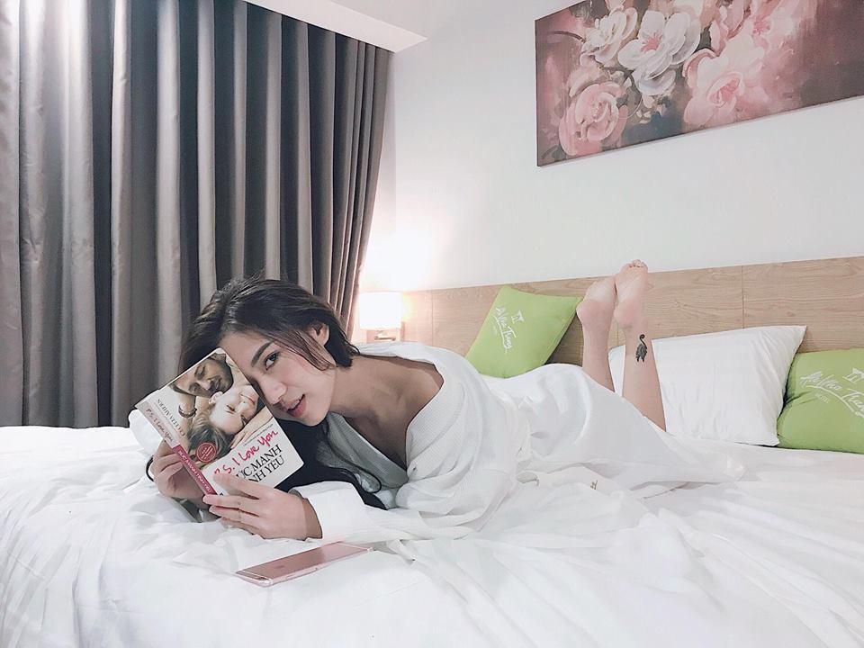 Hot girl - hot boy Việt 22/10: Hot girl Trang Cherry khoe ảnh giường chiếu-1