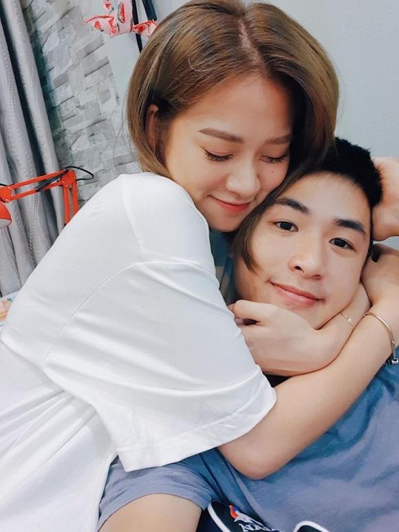 Hot girl - hot boy Việt 22/10: Hot girl Trang Cherry khoe ảnh giường chiếu-9