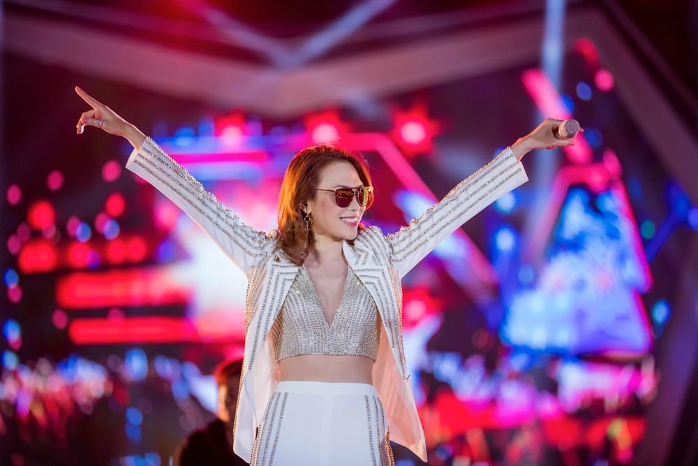 Khán giả tiếc nuối khi Mỹ Tâm không trình diễn loạt hit triệu views-9