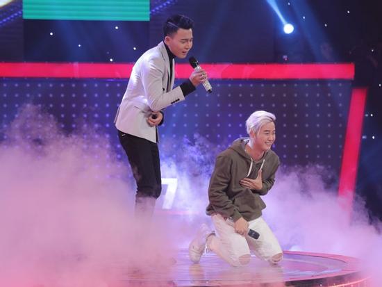 Thanh Duy 'gục ngã' khi song ca cùng anh chàng điển trai có giọng hát thảm họa
