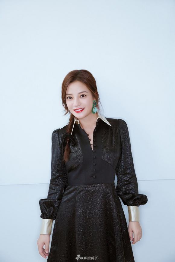 2 khung hình phản ánh diện mạo và phong cách khác biệt của Én nhỏ Triệu Vy-1