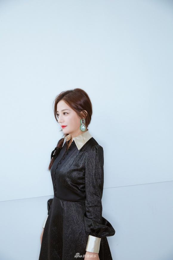 2 khung hình phản ánh diện mạo và phong cách khác biệt của Én nhỏ Triệu Vy-3