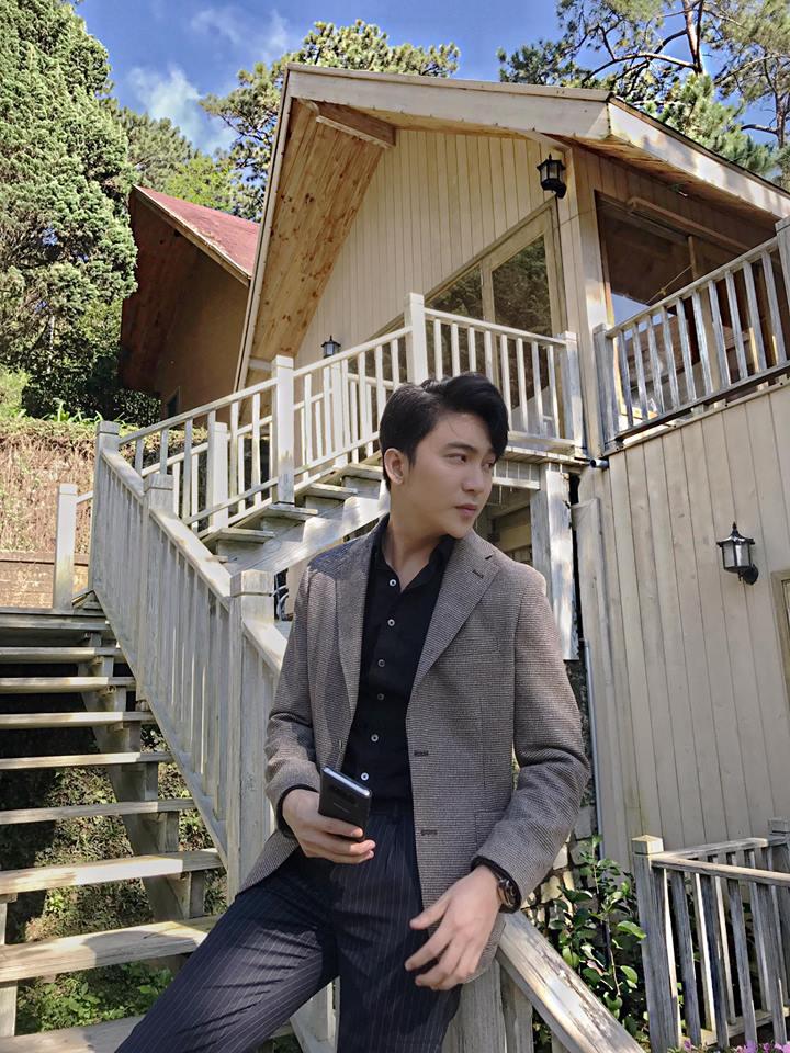 Hot girl - hot boy Việt 23/10: Thánh nữ bolero Jang Mi đốn tim fan khi vừa đàn vừa hát hit của Mỹ Tâm-1