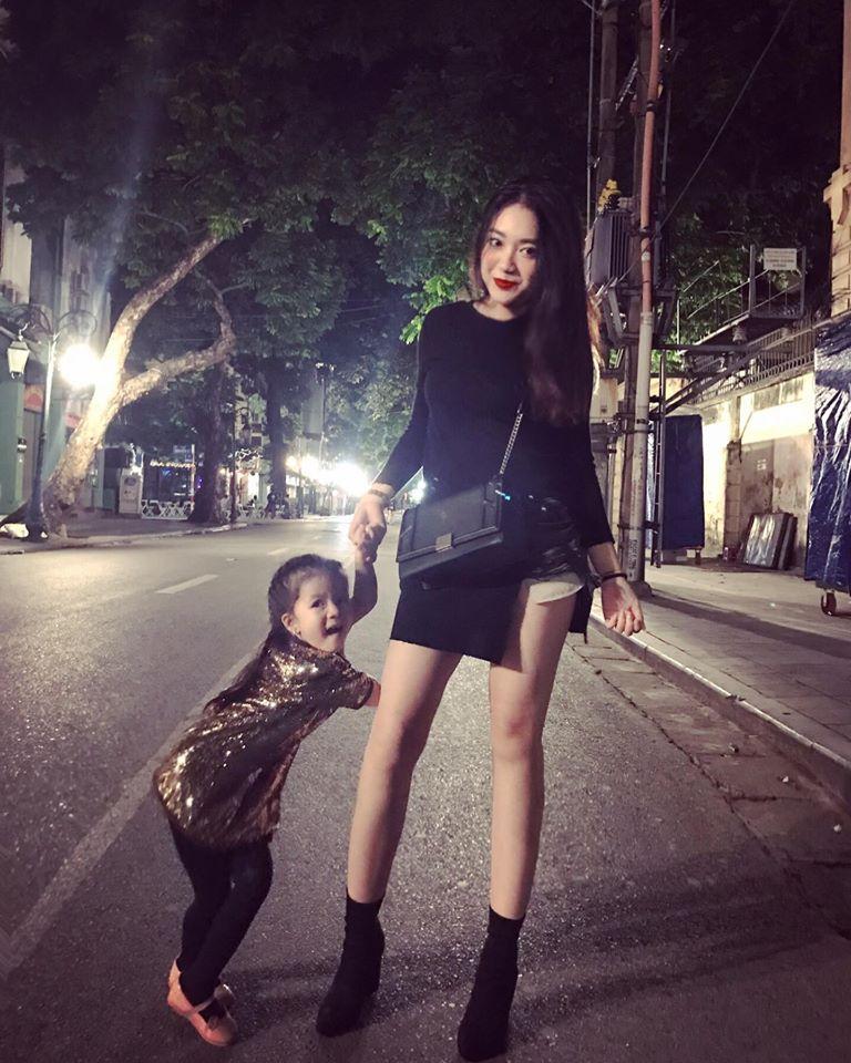 Hot girl - hot boy Việt 23/10: Thánh nữ bolero Jang Mi đốn tim fan khi vừa đàn vừa hát hit của Mỹ Tâm-4