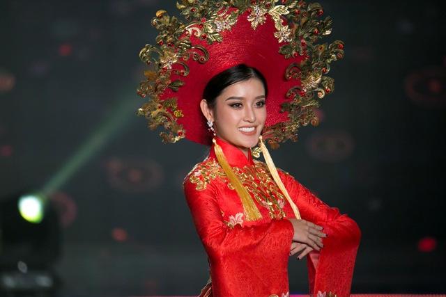 Hội chị em bạn dì của Huyền My có khả năng dắt tay nhau vào top 5 Miss Grand 2017-13