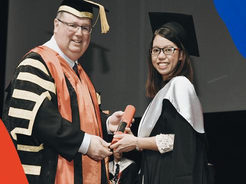 Từ cô bé mồ côi gốc Việt đến người có Instagram đắt giá nhất thế giới-10