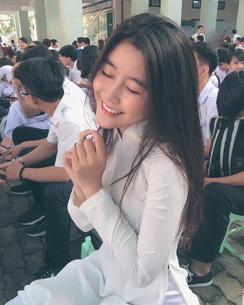 Nữ sinh 10X Sài Thành bị săm soi vì sở hữu vòng 1 đẫy đà-4