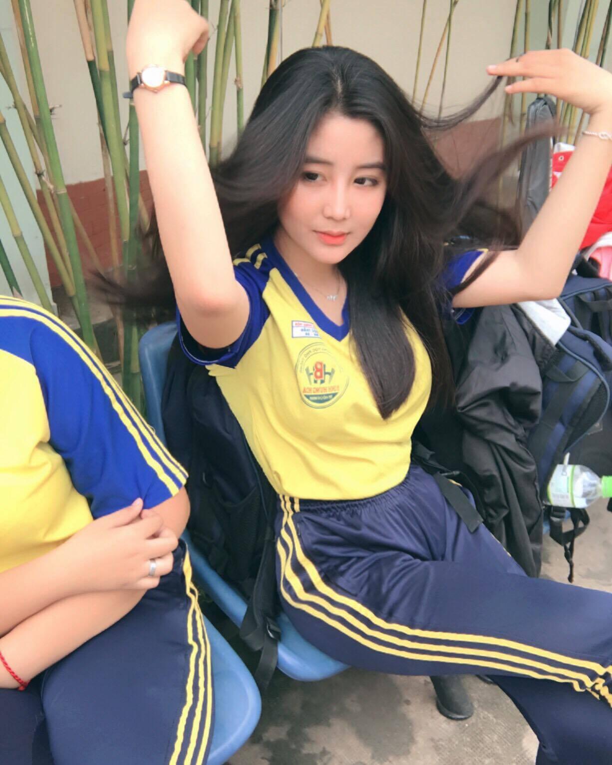 Nữ sinh 10X Sài Thành bị săm soi vì sở hữu vòng 1 đẫy đà-5