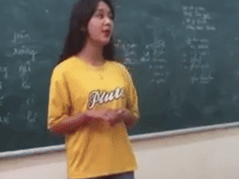 Cô gái xinh đẹp 'náo loạn' Facebook vì hát quan họ ngọt ngào