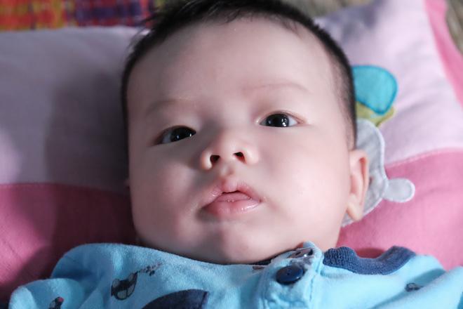 Nhặt được em bé sơ sinh trước cổng chùa, người phụ nữ giúp việc mang về nuôi nấng yêu thương-6