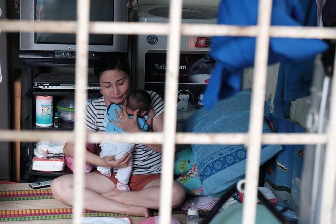 Nhặt được em bé sơ sinh trước cổng chùa, người phụ nữ giúp việc mang về nuôi nấng yêu thương-12