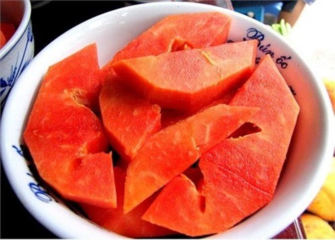 Nghiền nát 1 miếng đu đủ chín đắp mặt nạ, da trắng bật 2 tông chỉ sau 1 đêm-2