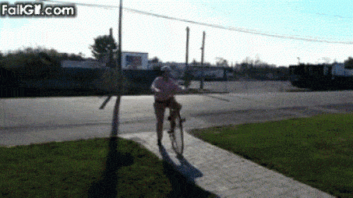 Có những kẻ nên đi bộ hơn là đi xe đạp-2