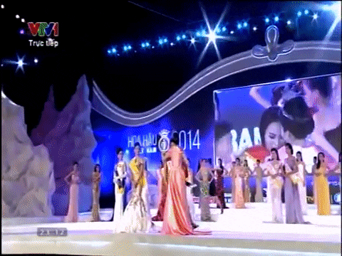 Những biểu cảm khó hiểu của người đẹp Việt tại các cuộc thi nhan sắc-6