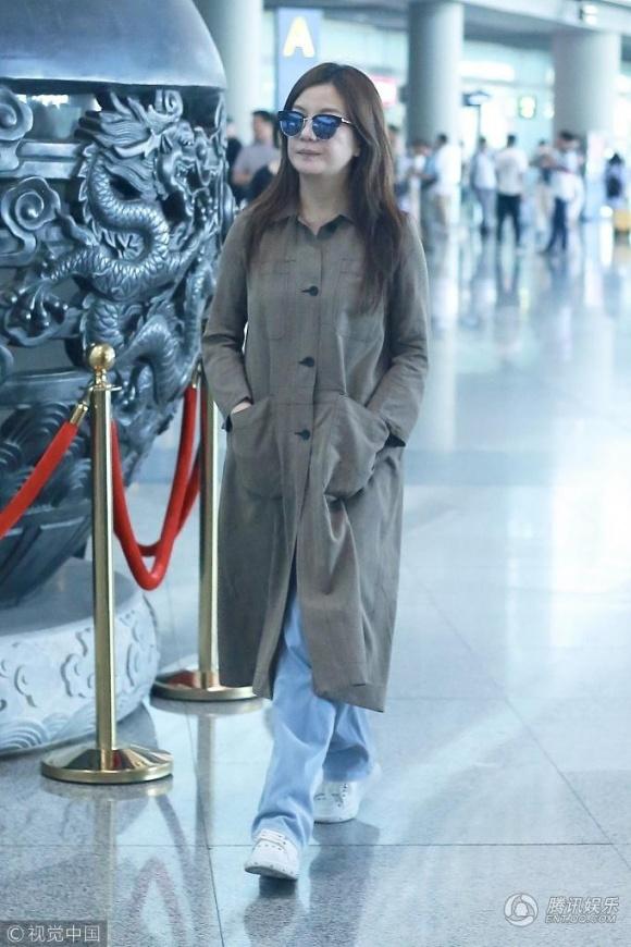 Để mặt mộc kém sắc, ăn vận xuề xòa thế này chẳng ai biết đây là Triệu Vy-3