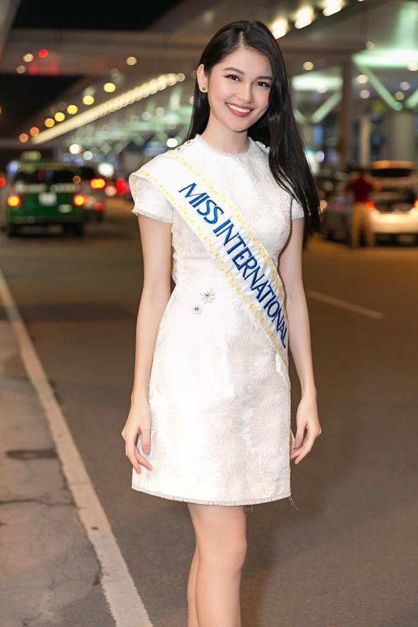 Á hậu Thùy Dung mang gần 140kg hành lý sang Nhật dự thi Miss International-1