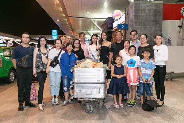 Á hậu Thùy Dung mang gần 140kg hành lý sang Nhật dự thi Miss International-6