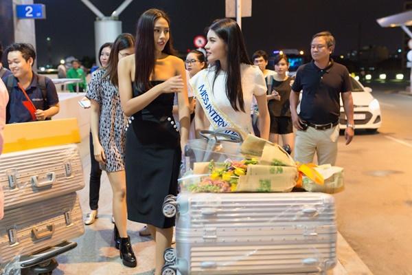 Á hậu Thùy Dung mang gần 140kg hành lý sang Nhật dự thi Miss International-10