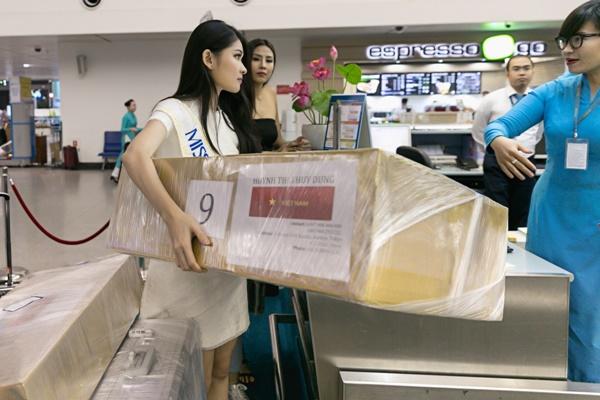 Á hậu Thùy Dung mang gần 140kg hành lý sang Nhật dự thi Miss International-11