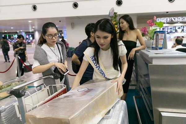 Á hậu Thùy Dung mang gần 140kg hành lý sang Nhật dự thi Miss International-13