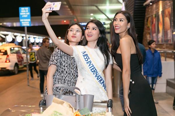 Á hậu Thùy Dung mang gần 140kg hành lý sang Nhật dự thi Miss International-9