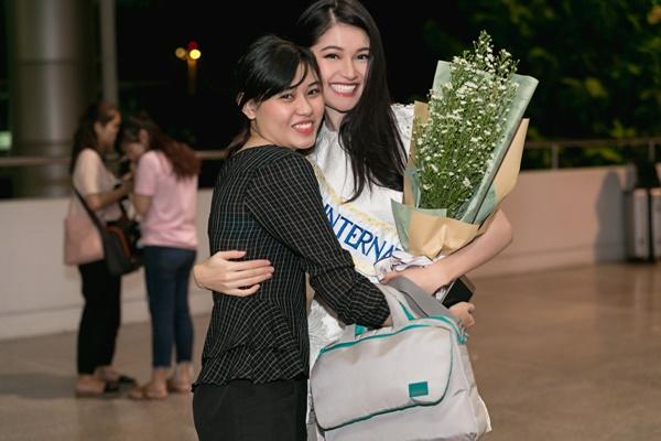 Á hậu Thùy Dung mang gần 140kg hành lý sang Nhật dự thi Miss International-14