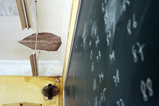 Khó tin: Học sinh được đề nghị đội mũ bảo hiểm lúc ngồi học-3