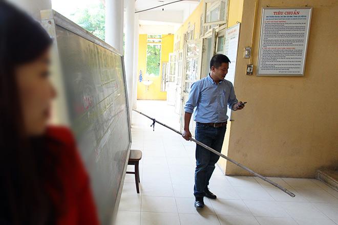 Khó tin: Học sinh được đề nghị đội mũ bảo hiểm lúc ngồi học-4