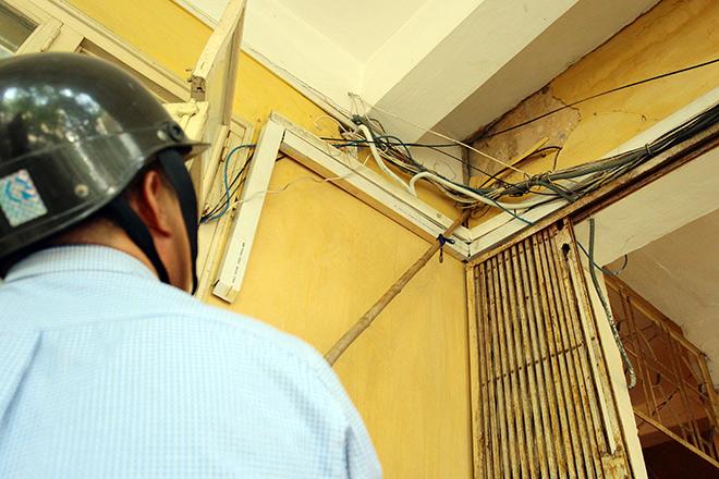 Khó tin: Học sinh được đề nghị đội mũ bảo hiểm lúc ngồi học-5