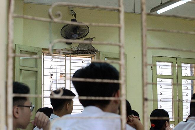 Khó tin: Học sinh được đề nghị đội mũ bảo hiểm lúc ngồi học-7