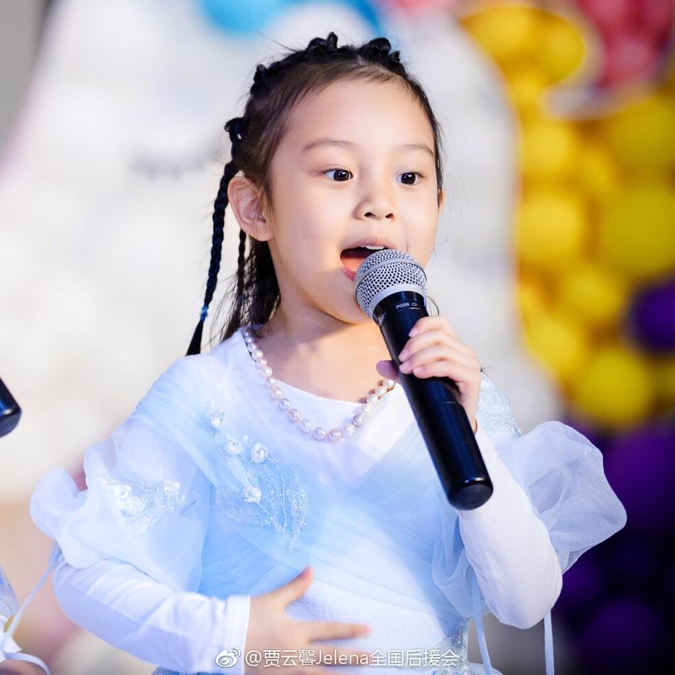 Trái với quá khứ bị chê xấu, con gái của Giả Nãi Lượng - Lý Tiểu Lộ ngày càng đáng yêu, lanh lợi-2