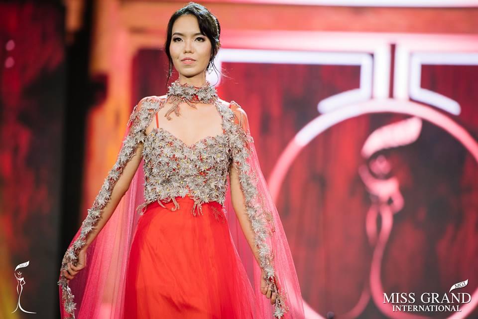 Những bộ đầm dạ hội xấu tệ tại bán kết Miss Grand International 2017-4