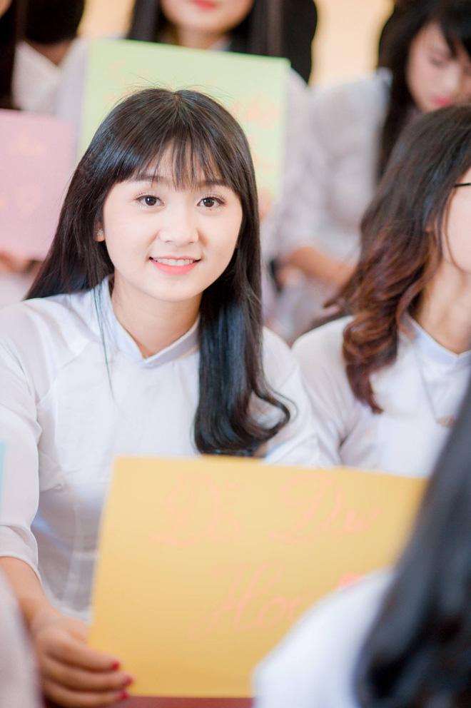 Cô gái xinh đẹp náo loạn Facebook vì hát quan họ ngọt ngào-2