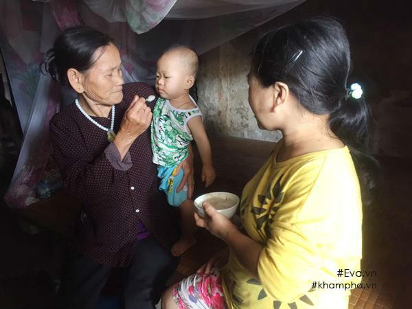 Trở lại ngôi nhà dột nát của người mẹ ngây ngô bị xâm hại dẫn đến sinh con-4