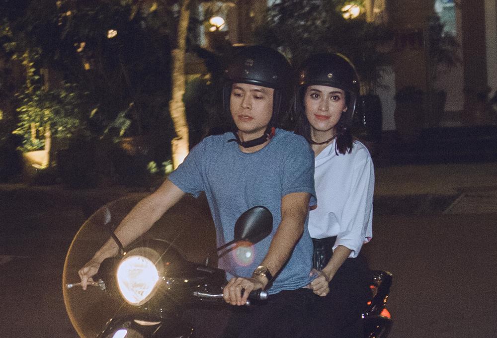 Bán hết tài sản để đầu tư phim, Văn Anh - Tú Vi cưỡi xe máy đi ghi hình talkshow-2