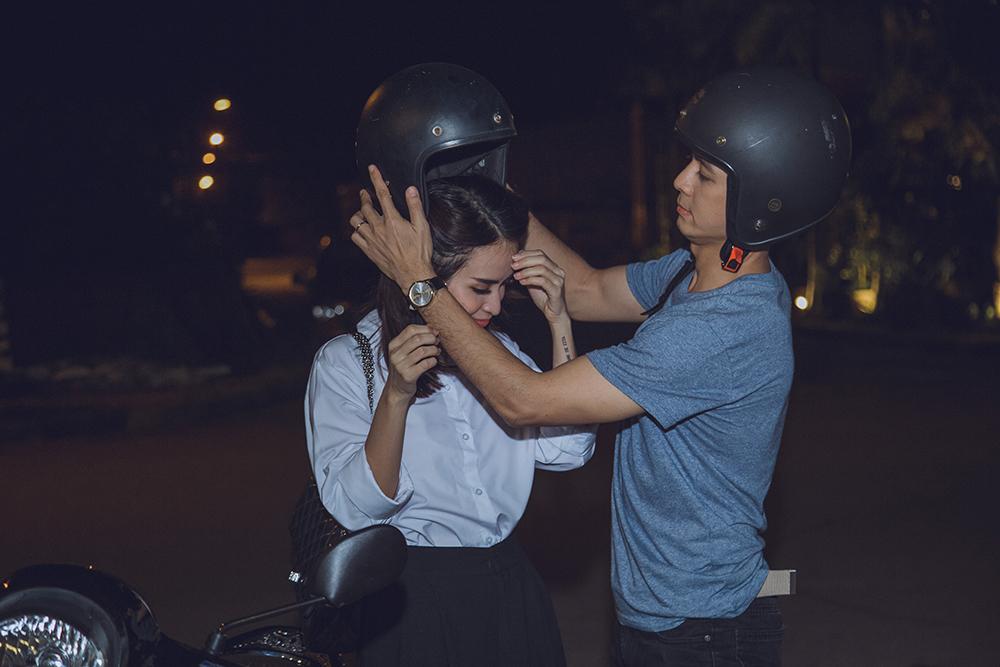 Bán hết tài sản để đầu tư phim, Văn Anh - Tú Vi cưỡi xe máy đi ghi hình talkshow-3