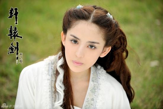 Địch Lệ Nhiệt Ba và Cổ Lực Na Trát: Cùng là mỹ nữ Tân Cương, người được yêu, kẻ bị ghét-10