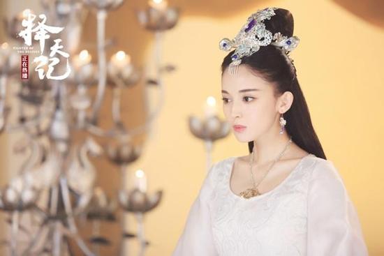 Địch Lệ Nhiệt Ba và Cổ Lực Na Trát: Cùng là mỹ nữ Tân Cương, người được yêu, kẻ bị ghét-11