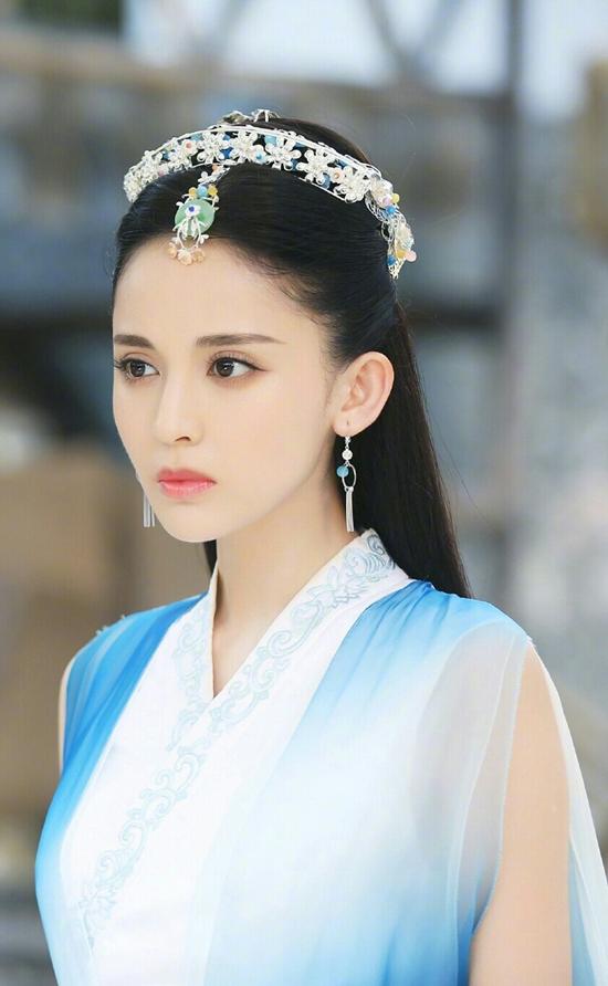 Địch Lệ Nhiệt Ba và Cổ Lực Na Trát: Cùng là mỹ nữ Tân Cương, người được yêu, kẻ bị ghét-12