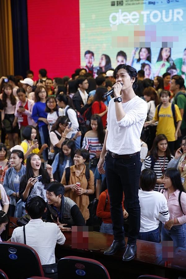 Clip hot: Hiền Sến tỏ tình lãng mạn với Lý Phương Châu giữa chốn đông người-3