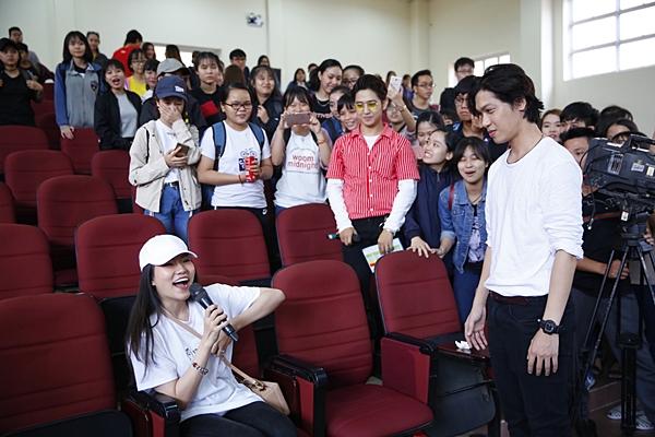 Clip hot: Hiền Sến tỏ tình lãng mạn với Lý Phương Châu giữa chốn đông người-6