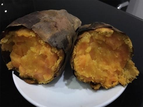 Bánh cuộn khoai lang kèm hành tây caramel sốt pesto-3