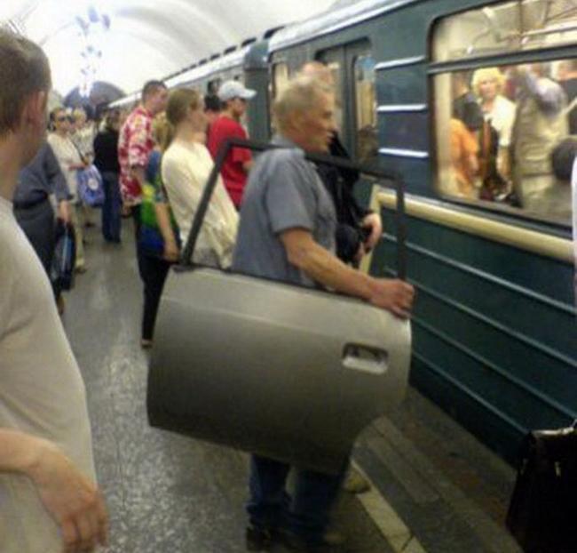 Hành động không giống ai của các quý ông hài hước-2